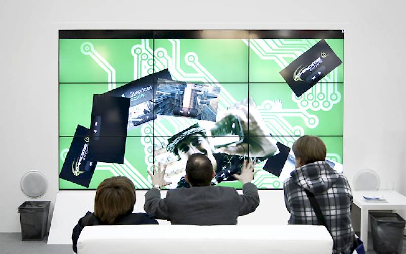 Videowall with interactive presentation