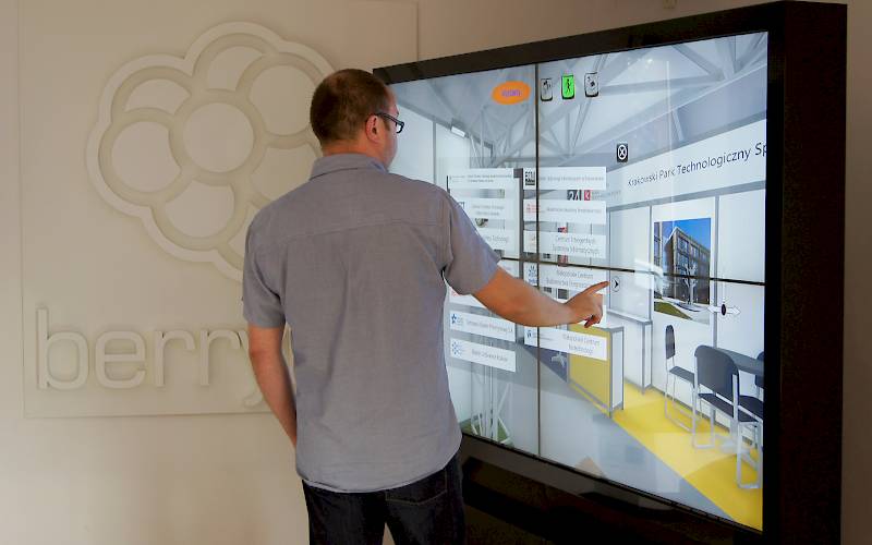 Multitouch wall with interactive presentation