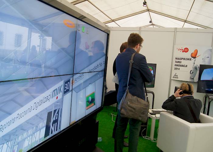 Malopolska Innovation Fair - interactive videowall with virtual tour touch app