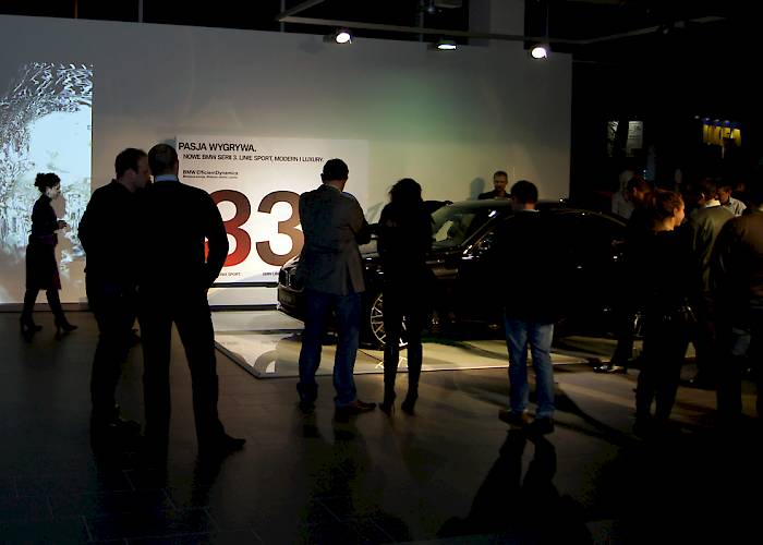 BMW - premiera serii 3, projekcja multimedialna na ścianie