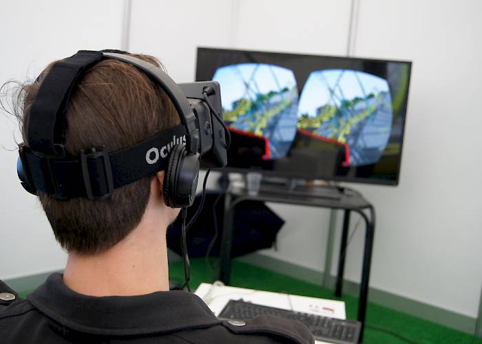 Małopolskie Targi Innowacji - kolejka górska w goglach VR Oculus Rift